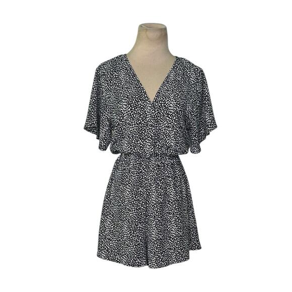 Umgee black white prim short sleeves romper size M - Picture 8 of 10